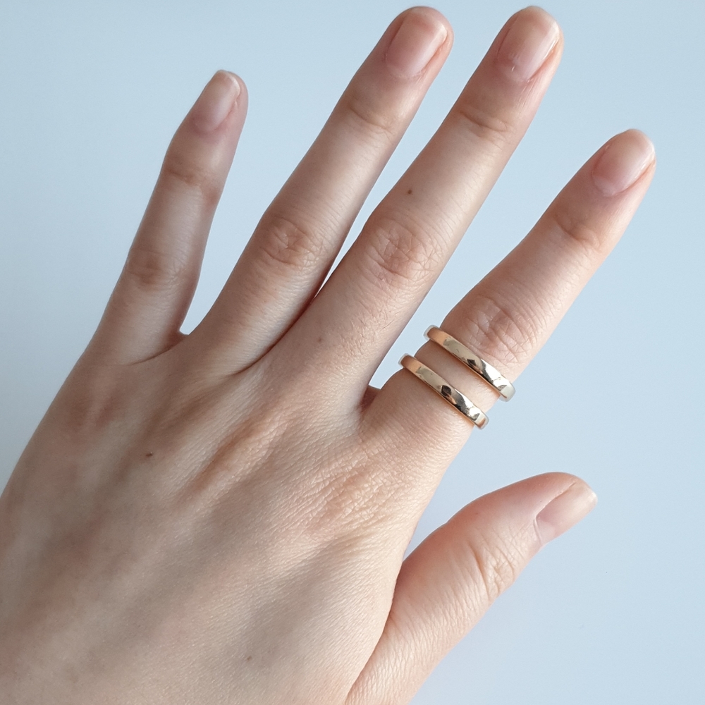 Gold 2 line ring *BUNDLE 3 for $15 or 5 for $20*